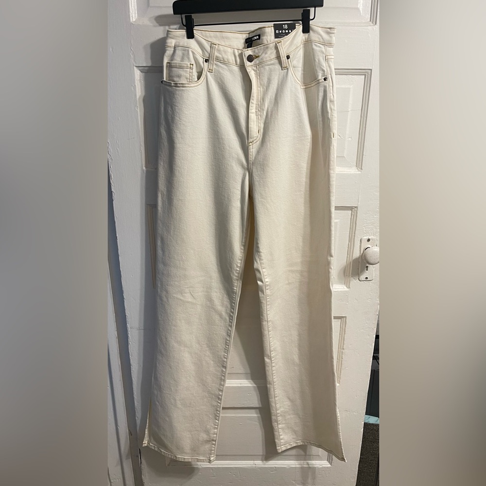 Beige/ White Jeans